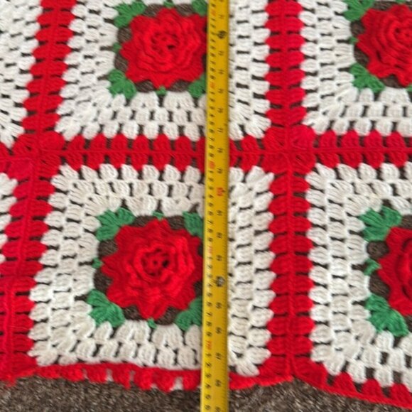 Hand Knitted Blanket 88” x 70” Red Roses Red and White - Picture 3 of 10